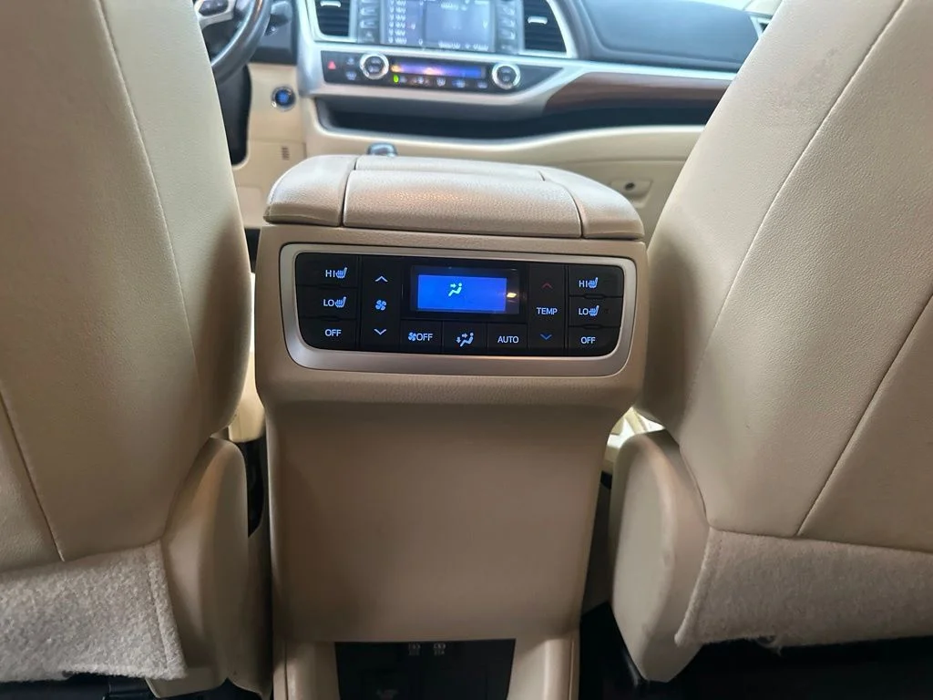 Used 2018 Shoreline Mist Toyota Limited Platinum image 15