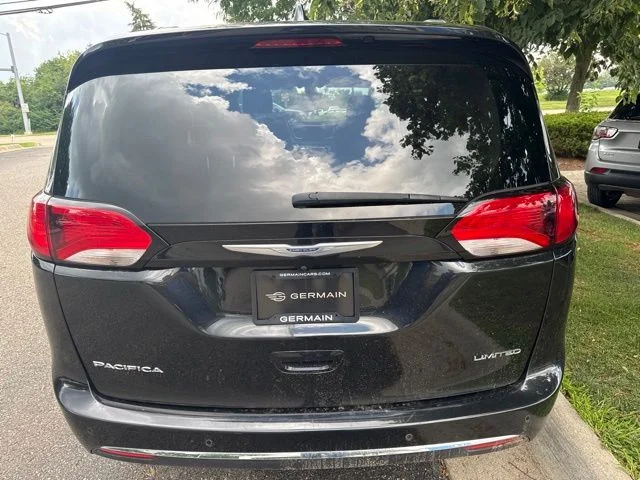 Used 2019 Black Chrysler Limited image 16