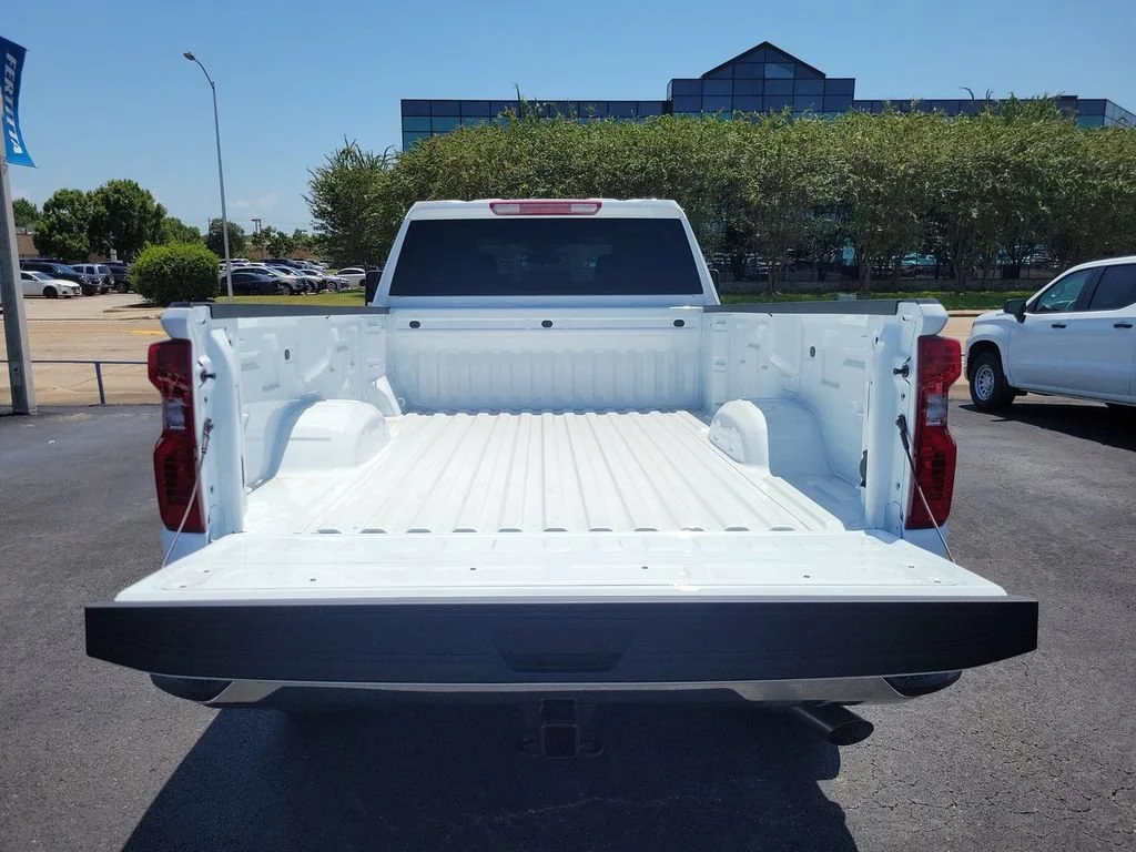 New 2026 Summit White Chevrolet WT image 12