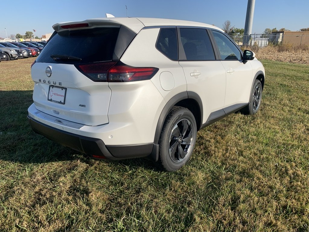 2026 Nissan Rogue SV photo 3