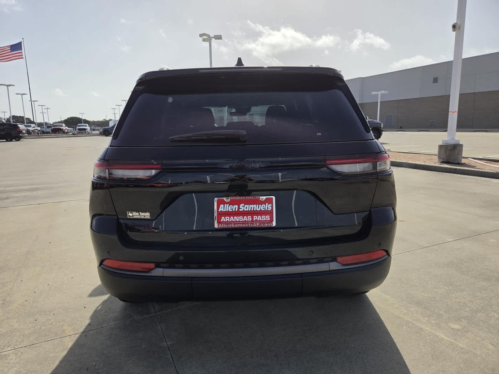 New 2027 High-Gloss Black Paint Jeep Laredo Altitude image 4