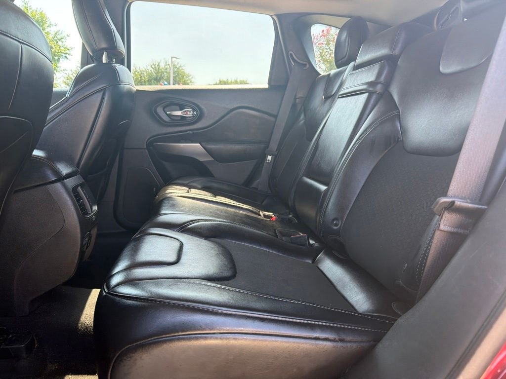 Used 2019 Red Jeep Latitude Plus image 7