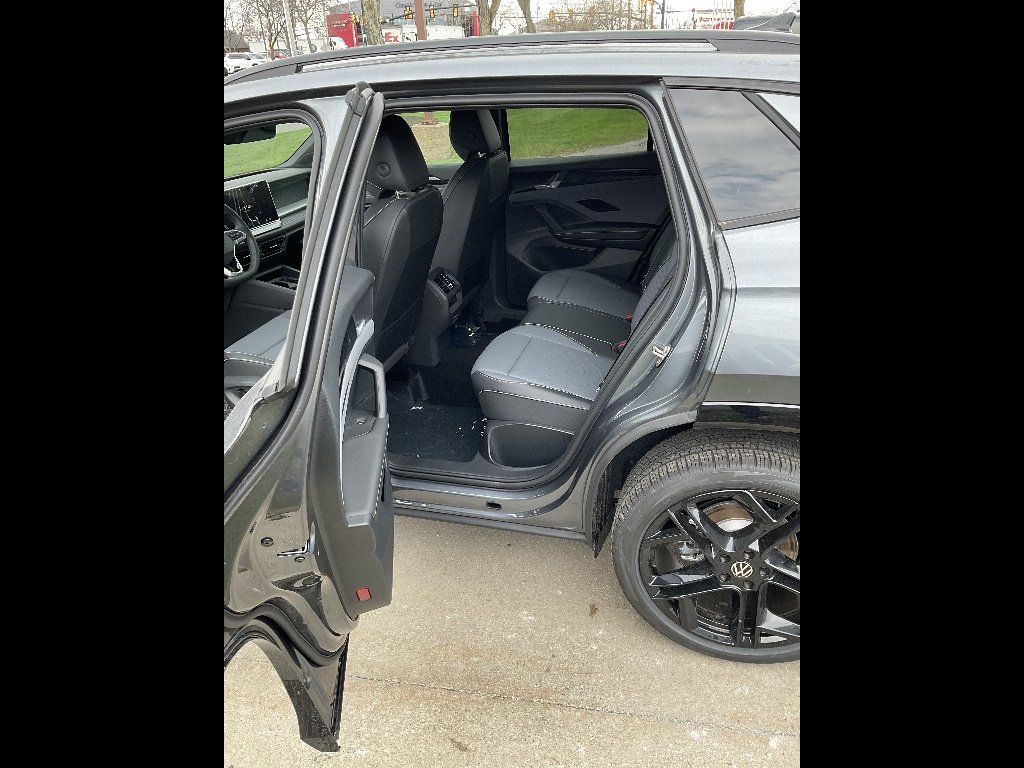 New 2026 Platinum Gray Metallic Volkswagen SE R-Line Black 4Motion image 6
