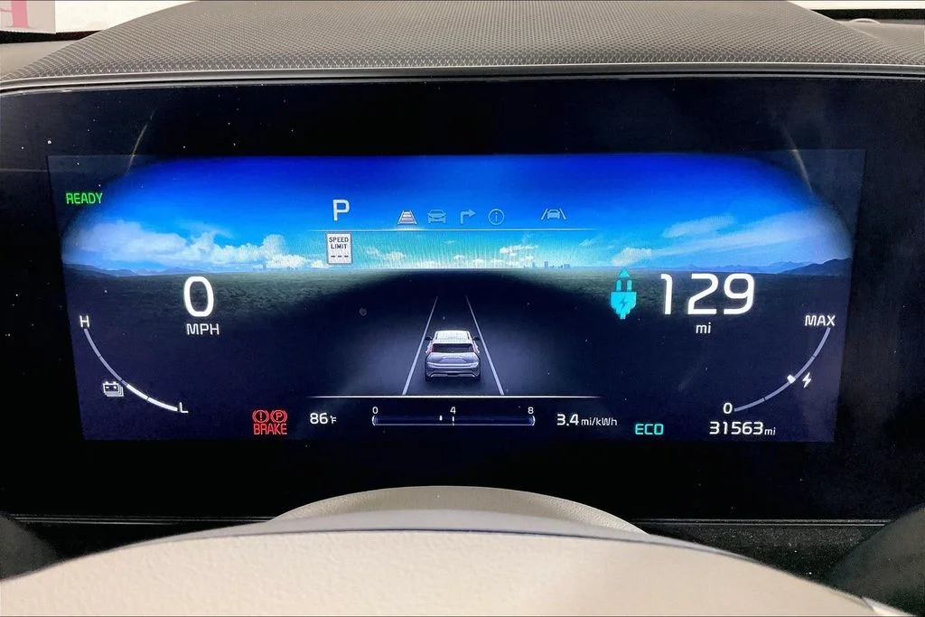 Used 2023 White Kia Wind image 20