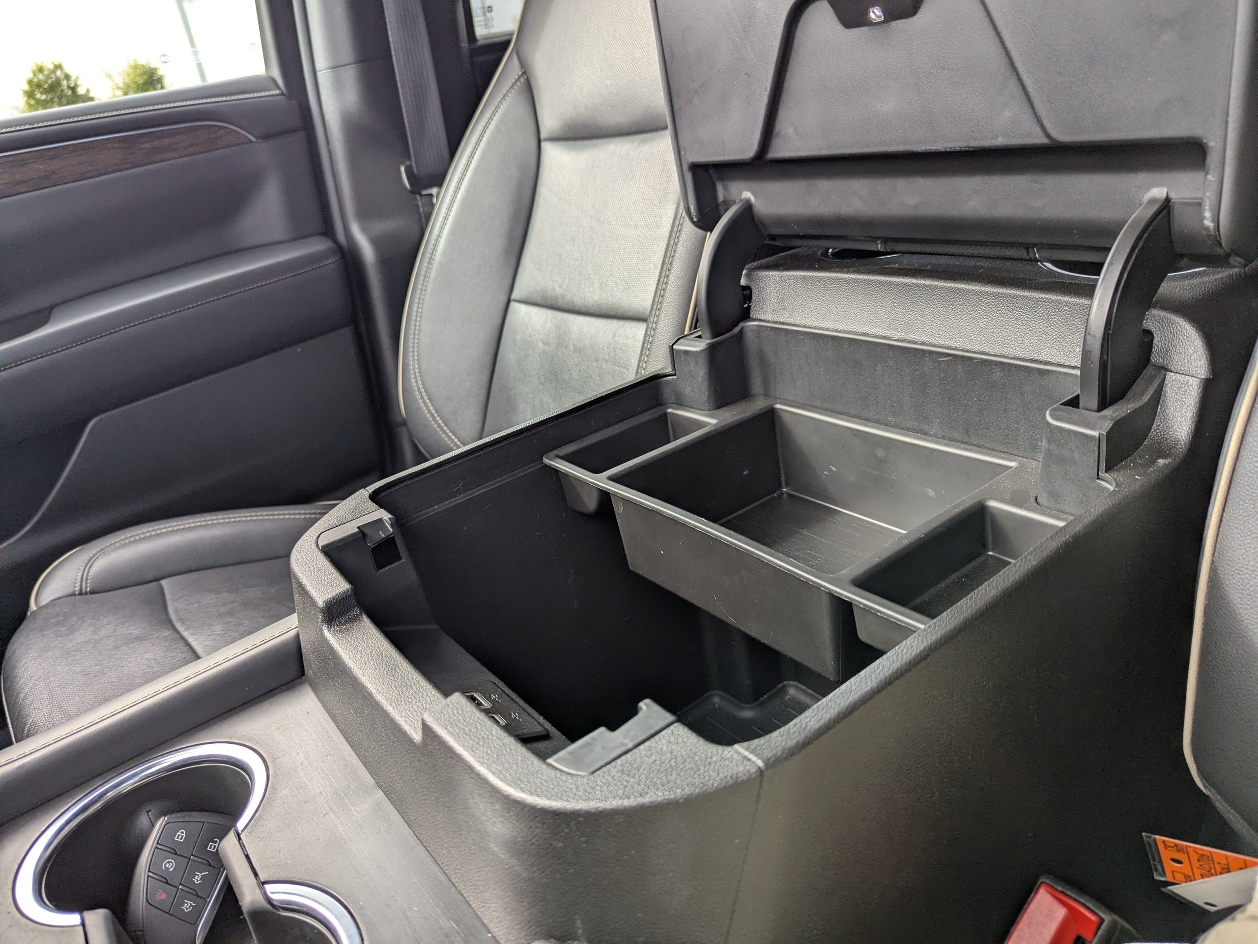 2024 Chevrolet Suburban Premier - Photo 27