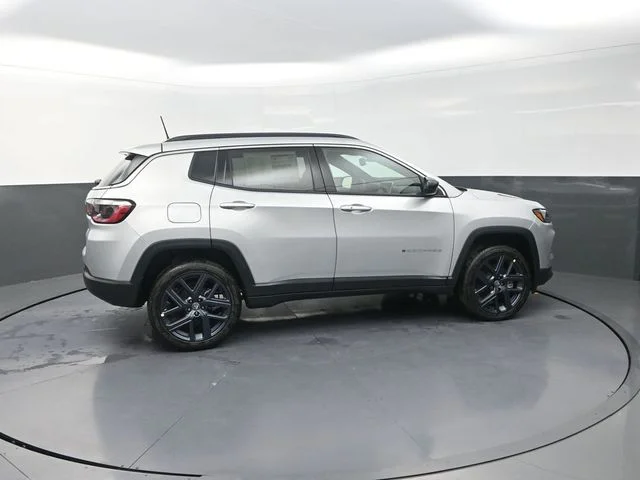 New 2026 Silver Zynith Metallic Clear-Coat Exterior Paint Jeep  image 10