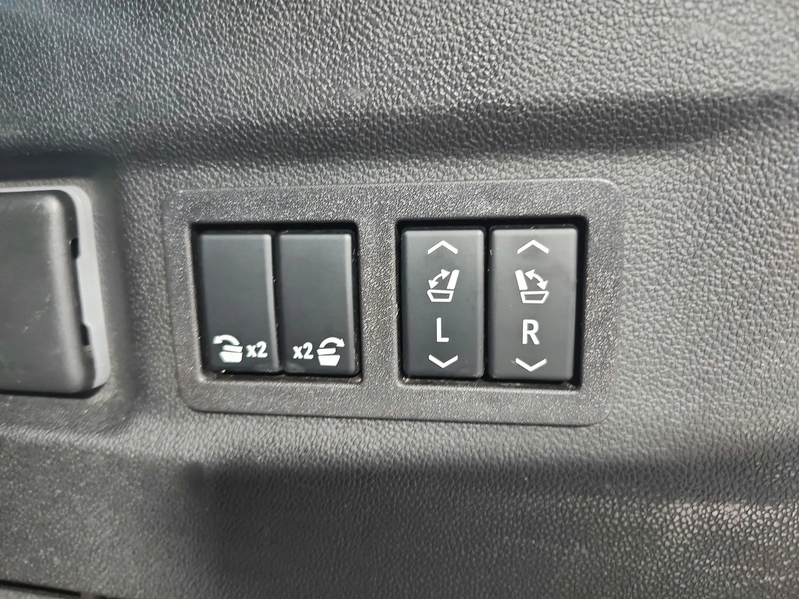 Used 2023 Silver GMC Denali image 54