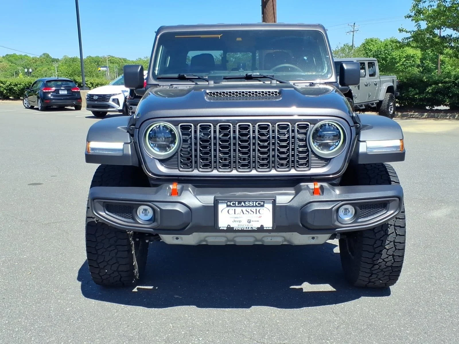 Used 2025 Granite Crystal Metallic Clearcoat Jeep Mojave image 14