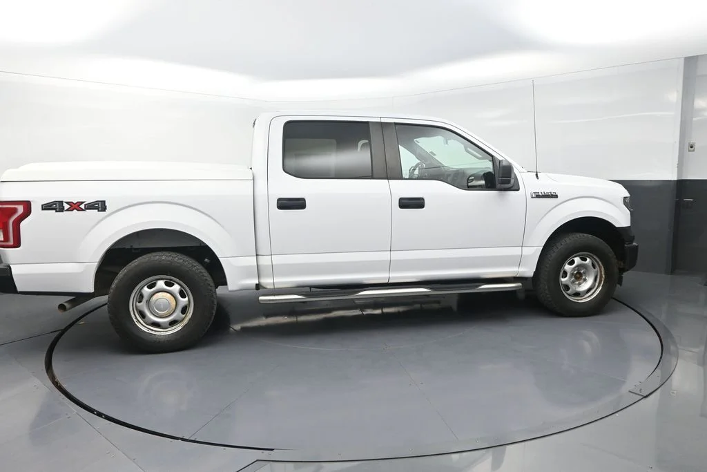 Used 2017 White Ford XL image 12