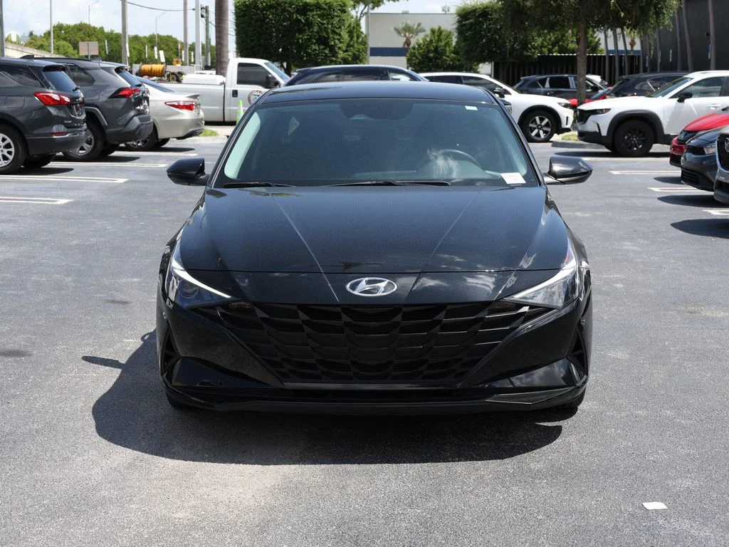Used 2023 Black Hyundai SEL image 3