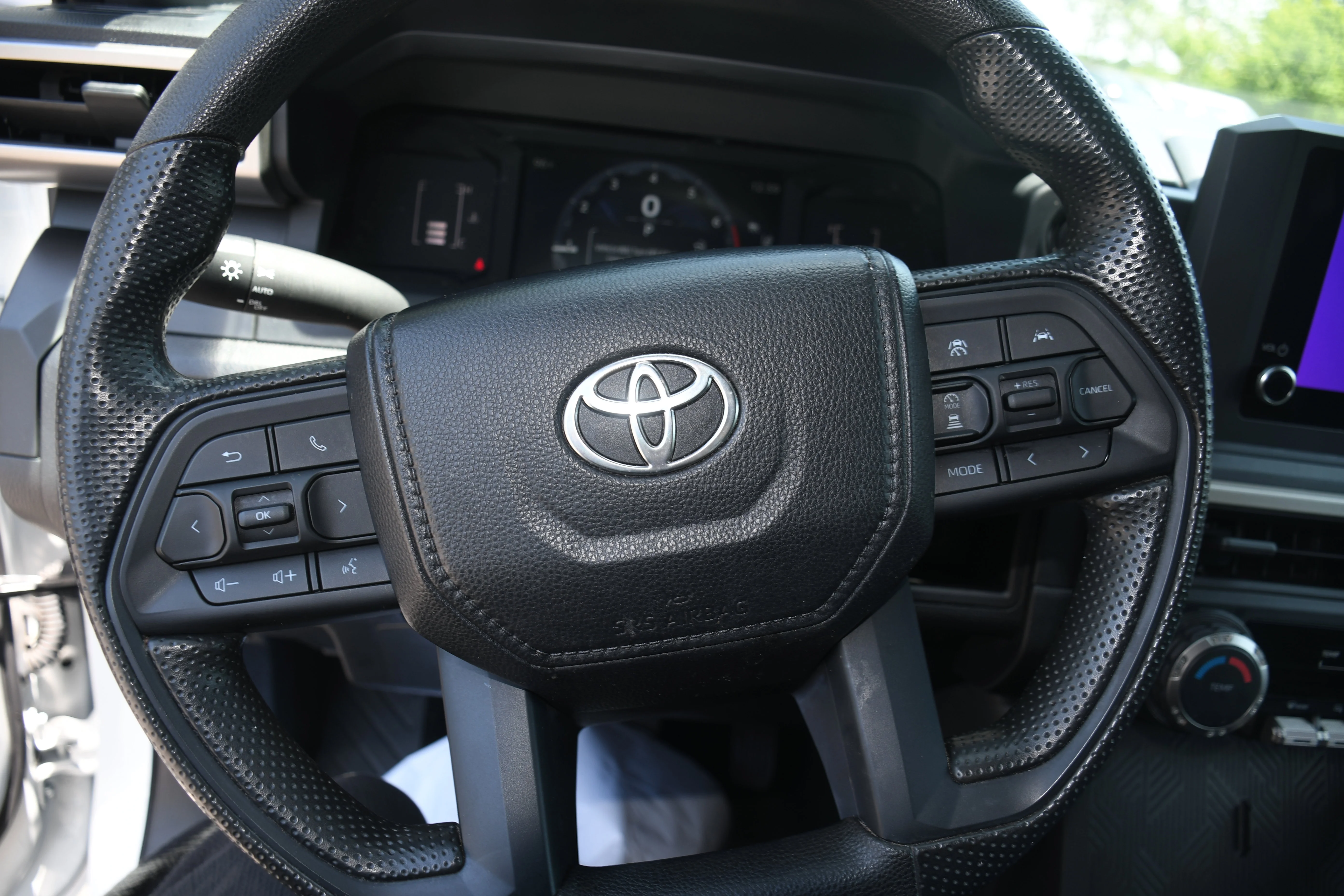 Certified Used 2024 White Toyota SR image 12