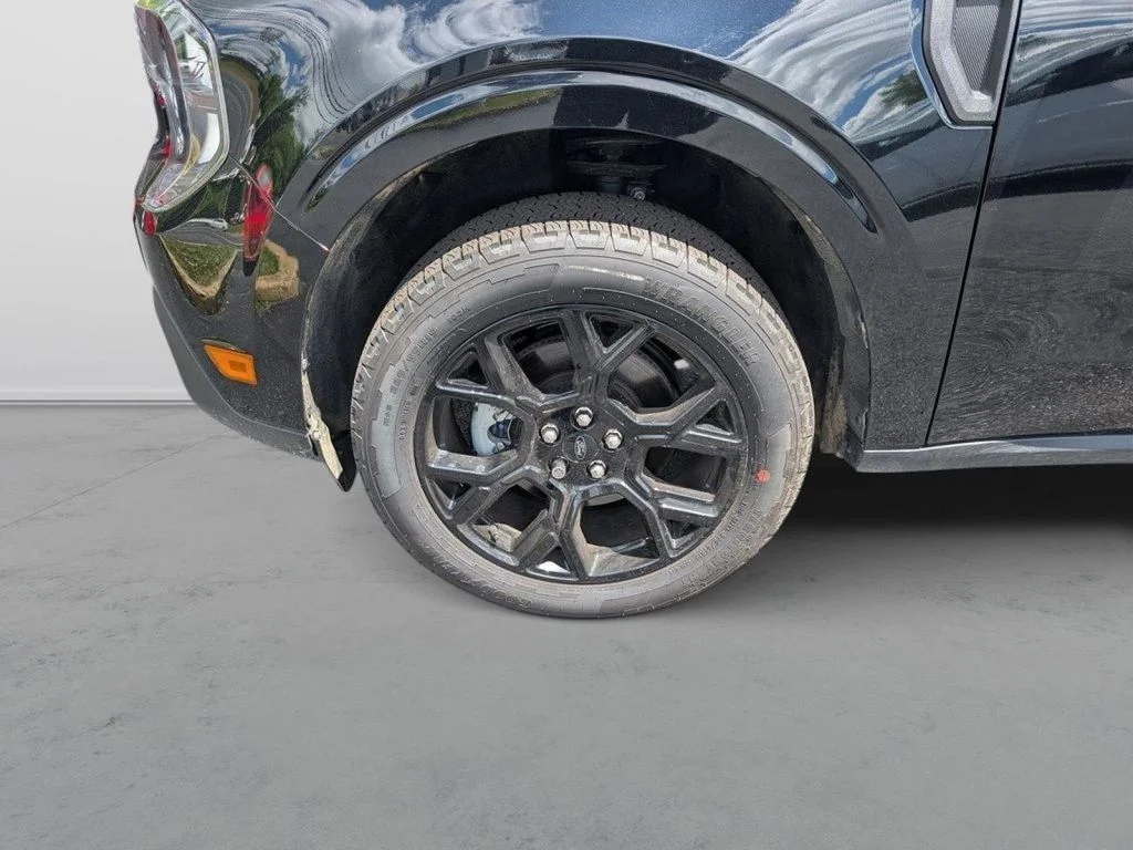 Used 2025 Black Ford XLT image 7