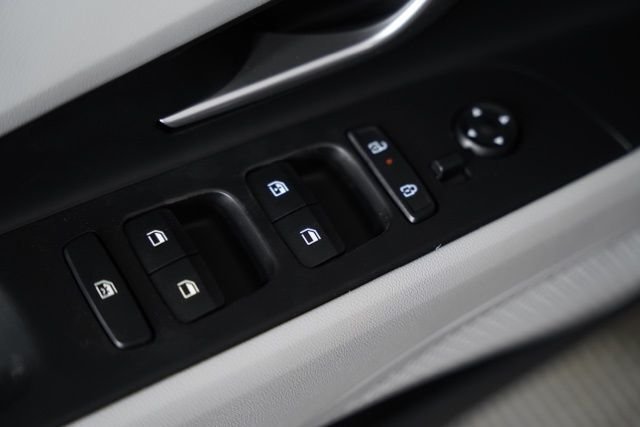 2025 Hyundai Elantra Limited - Photo 24