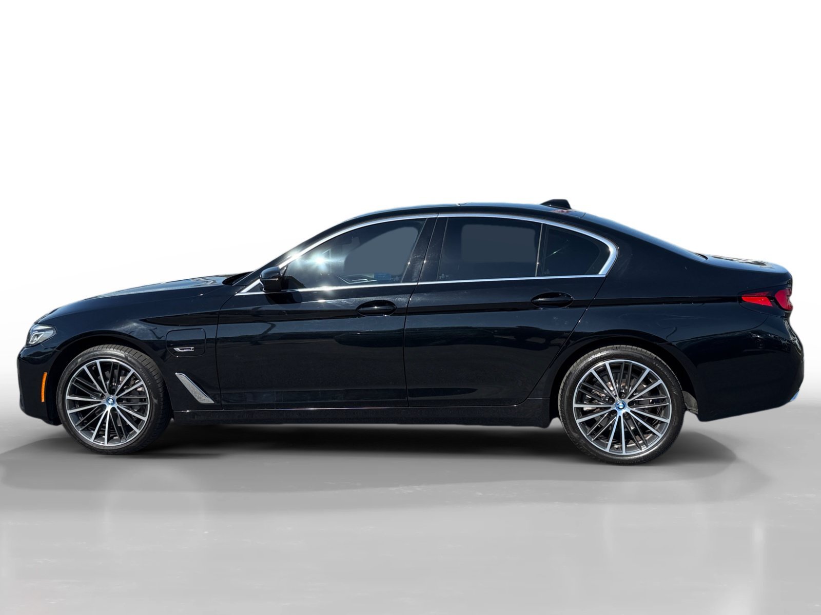 Used 2023 Jet Black BMW 530e iPerformance image 2