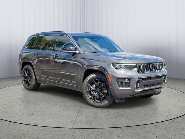 Used 2022 Gray Jeep Overland image 1