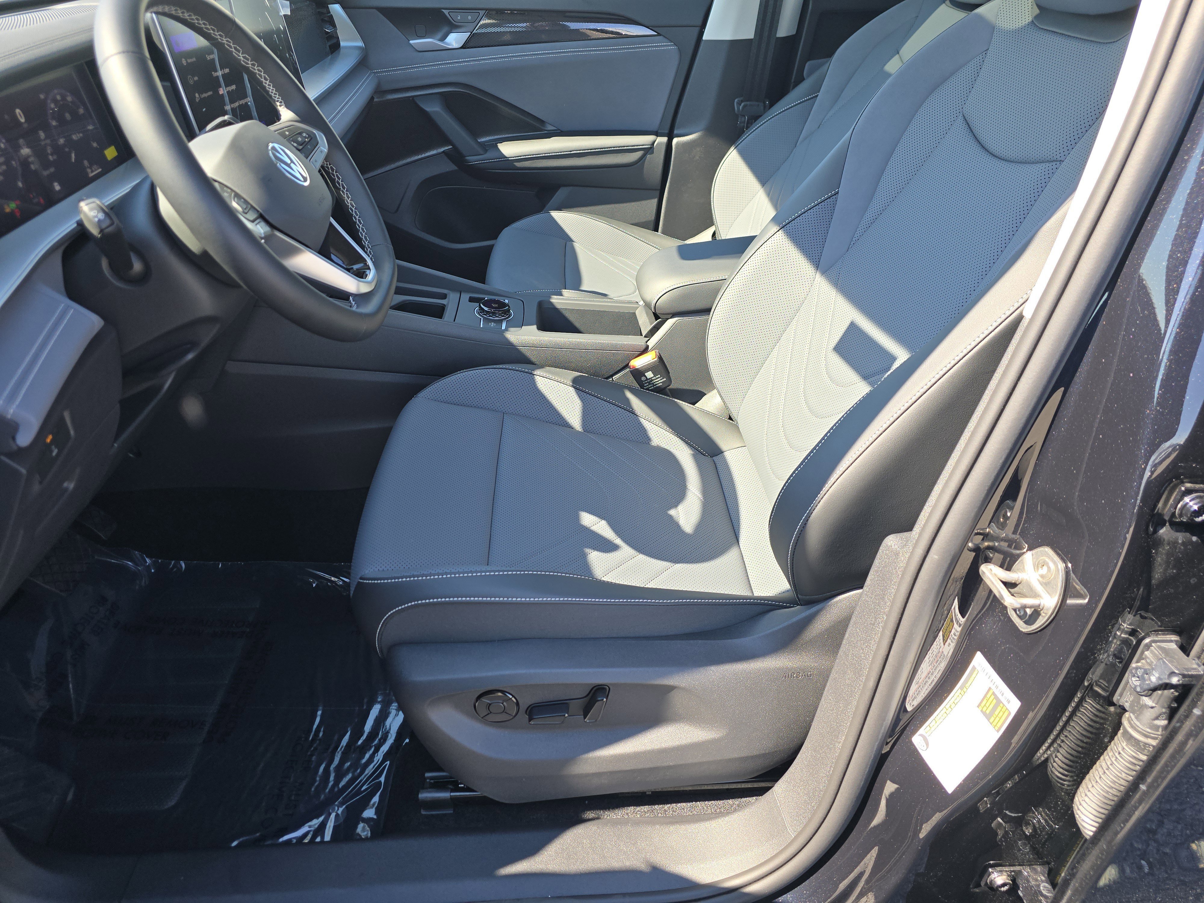 New 2026 Deep Black Pearl Volkswagen SE image 19