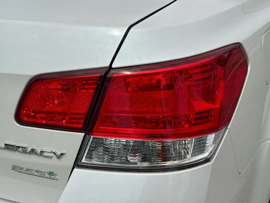 Used 2013 White Subaru 2.5i image 30