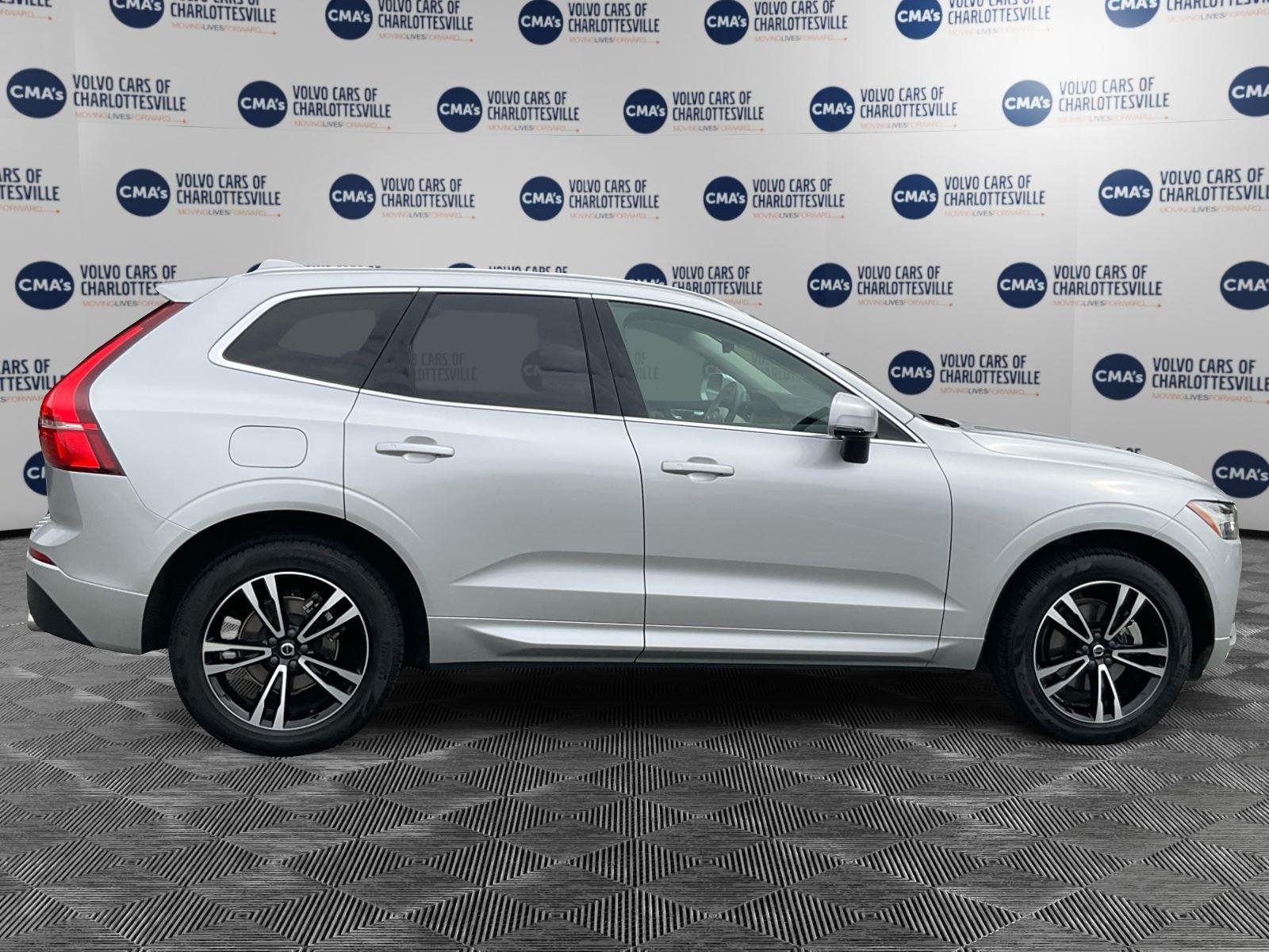 Used 2021 Bright Silver Metallic Volvo Momentum image 6
