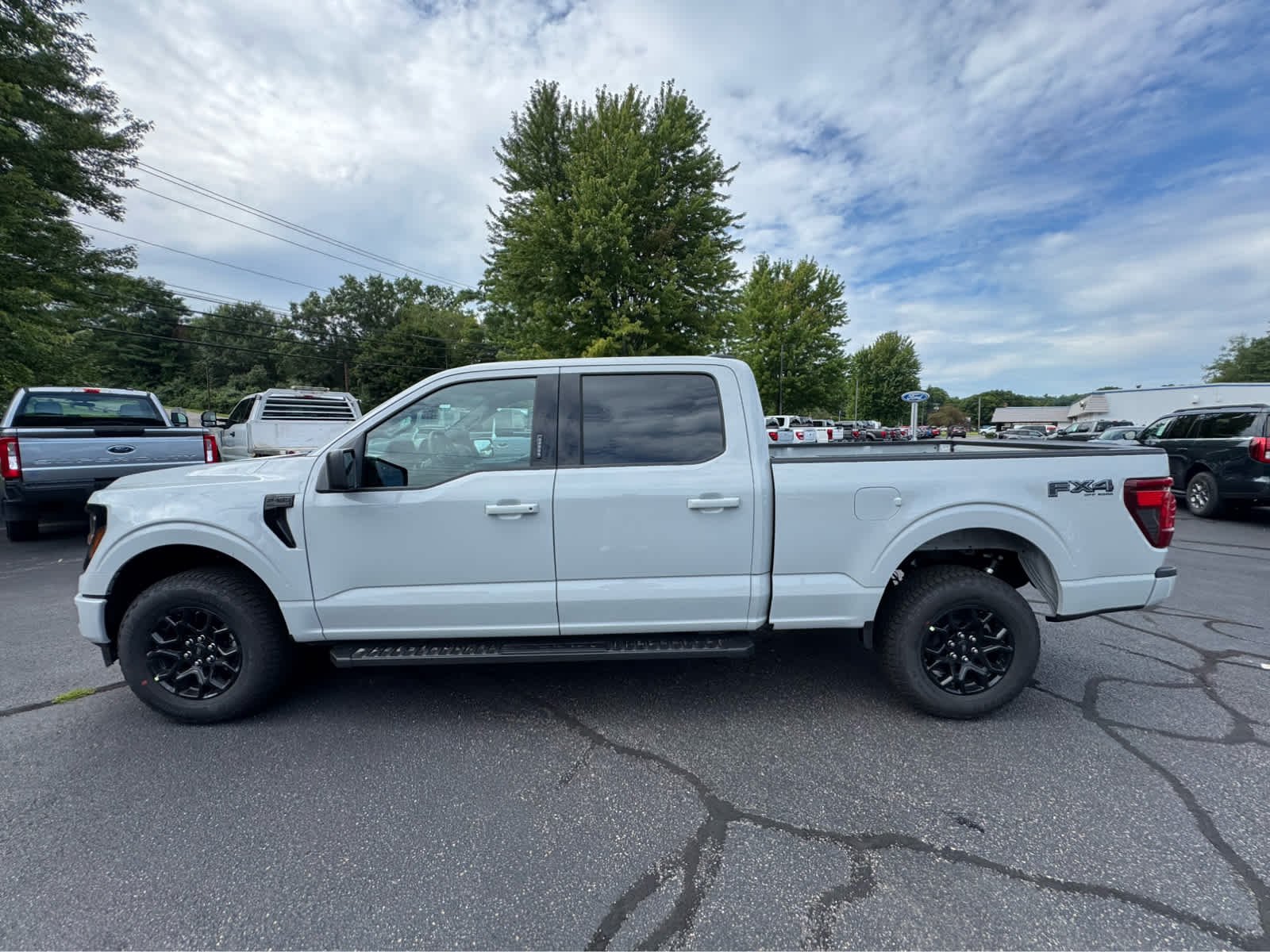 New 2026 Avalanche Ford XLT image 2