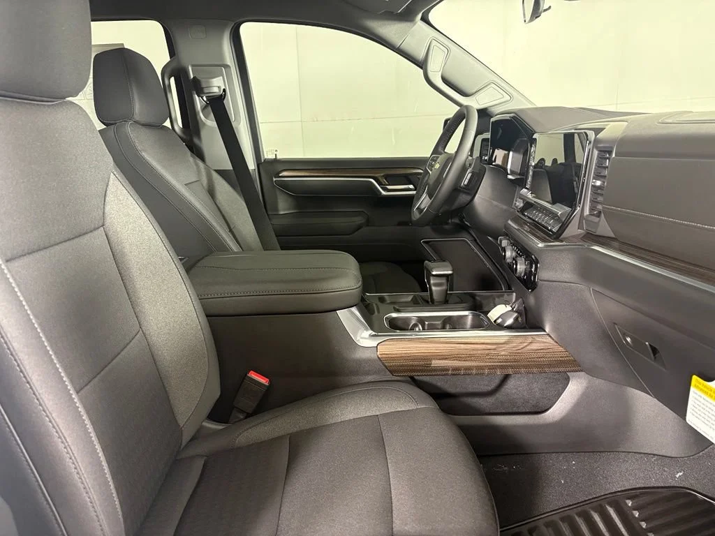 New 2026 Summit White Chevrolet LT image 17