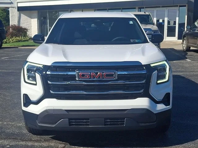 New 2027 Summit White GMC Elevation image 7