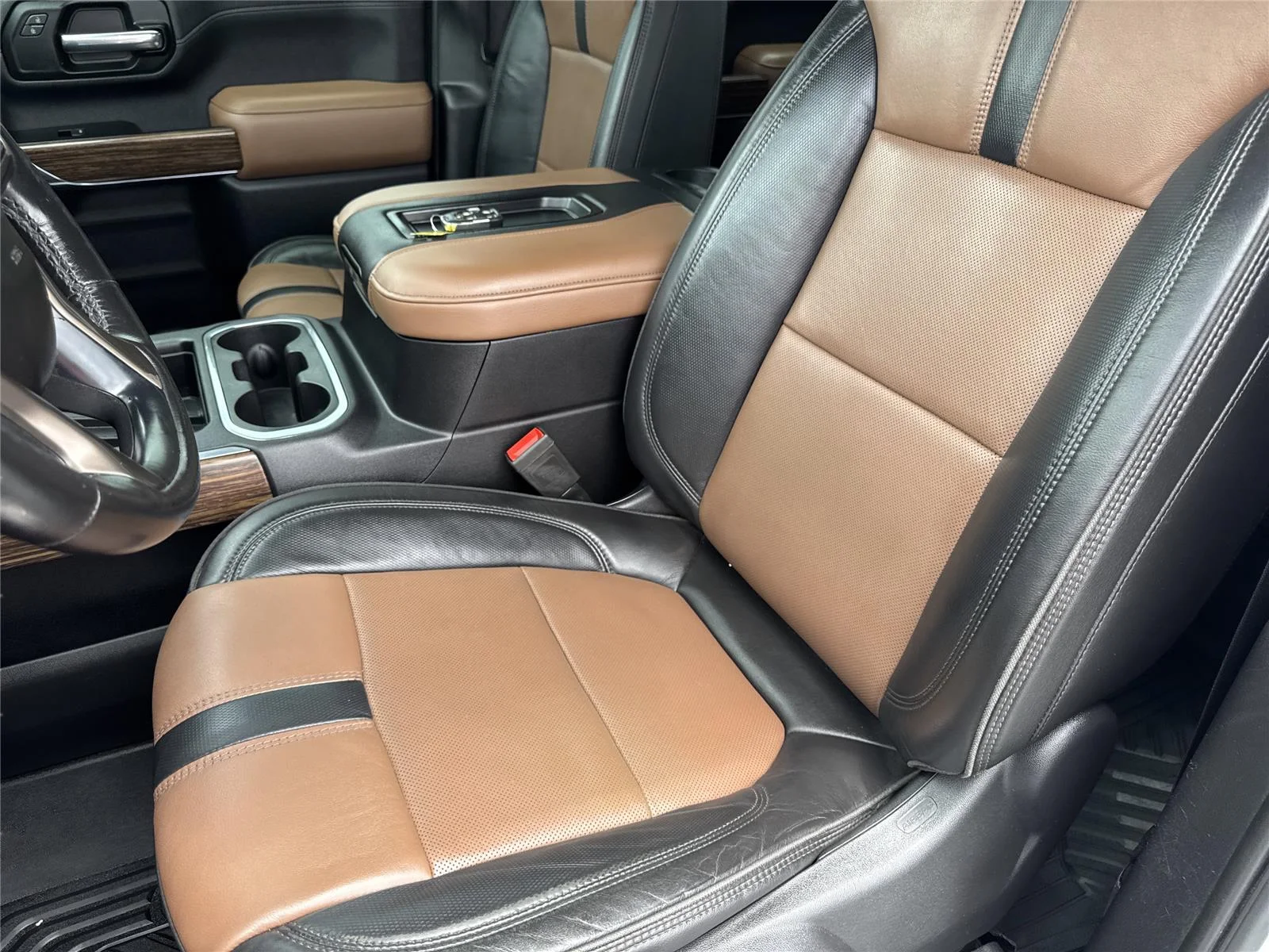 Used 2020 IRIDESCENT PEARL TRICOAT Chevrolet High Country image 11