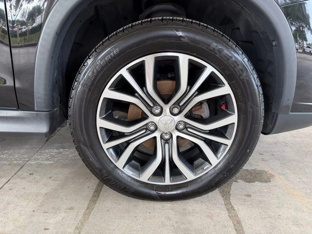 Used 2019 Black Mitsubishi 2.0 SE image 18