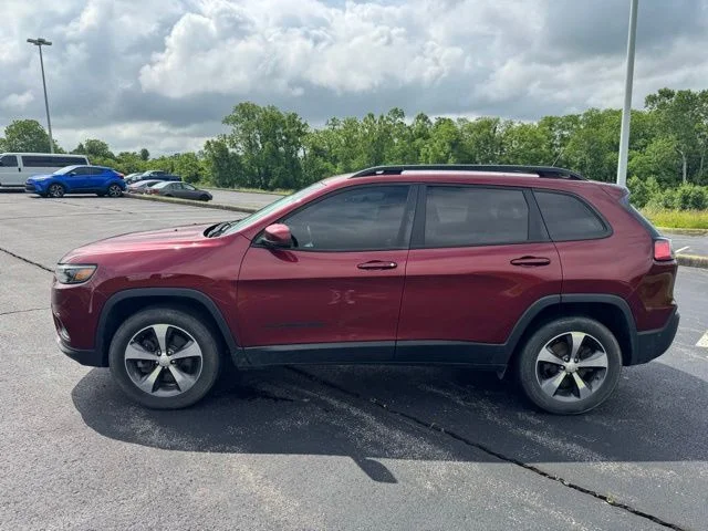 Used 2019 Velvet Jeep Limited image 6
