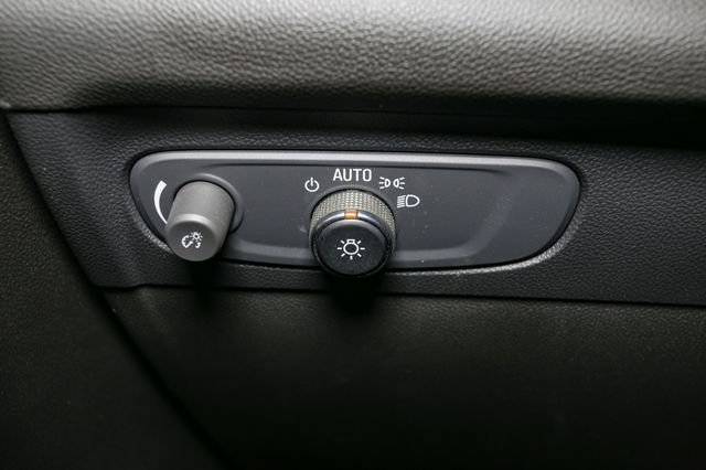 Used 2022 Gray Buick Essence image 35