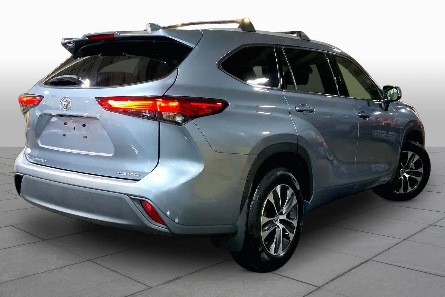 Used 2022 Moon Dust Toyota XLE image 13