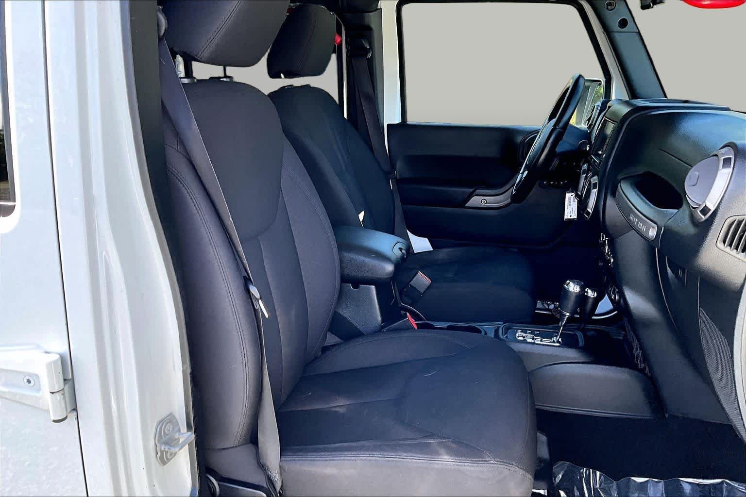 Used 2017 Bright White Clearcoat Jeep Sport image 9