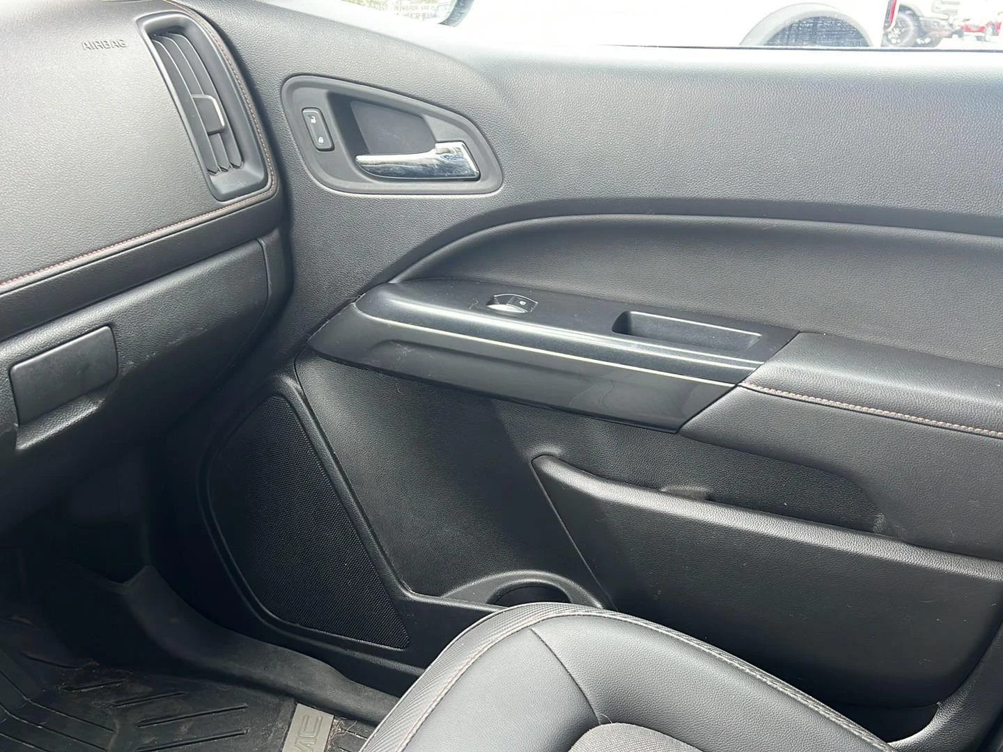 Used 2021 Onyx Black GMC 4WD AT4 w/Cloth image 22