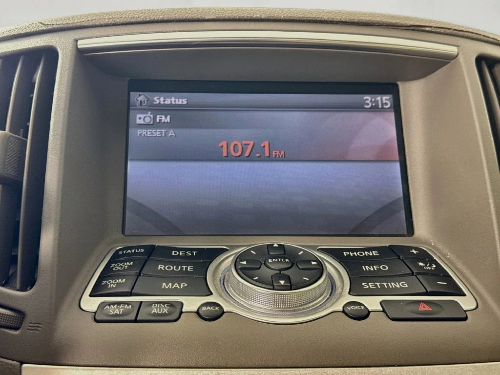 Used 2008 Ivory Pearl INFINITI Journey image 18