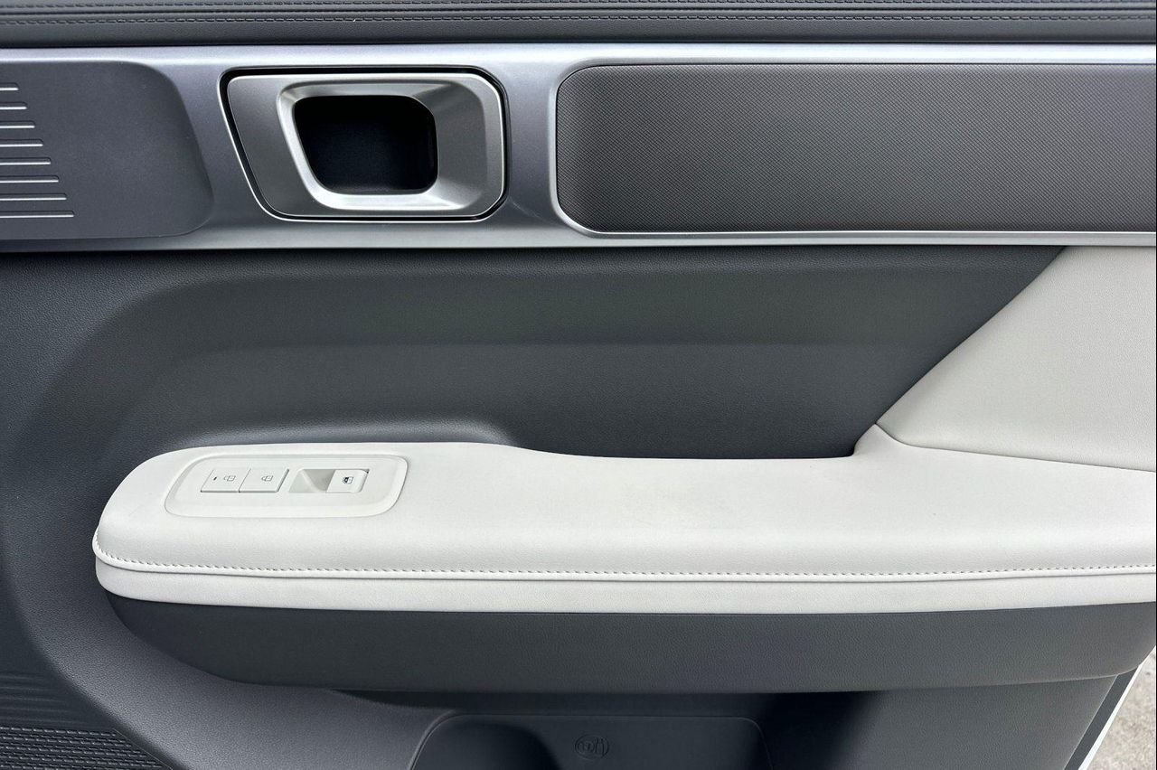 New 2027 White Hyundai SEL AWD image 21