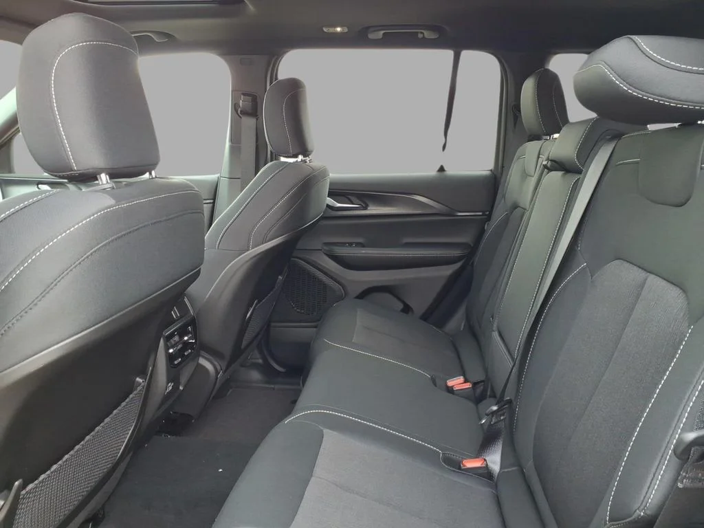 New 2025 Bright White Clear-Coat Exterior Paint Jeep  image 6