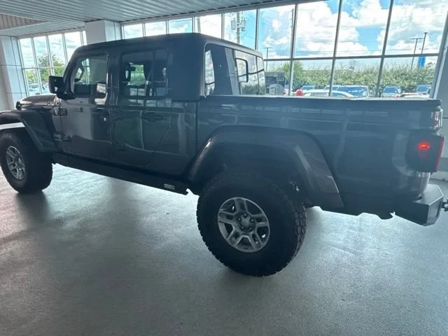 Used 2021 Granite Crystal Metallic Clearcoat Jeep Overland image 9