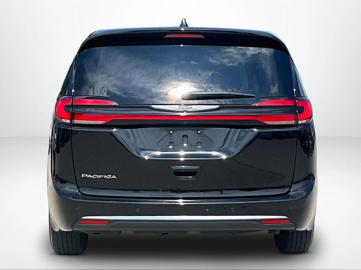 Used 2024 Black Chrysler Touring L image 5