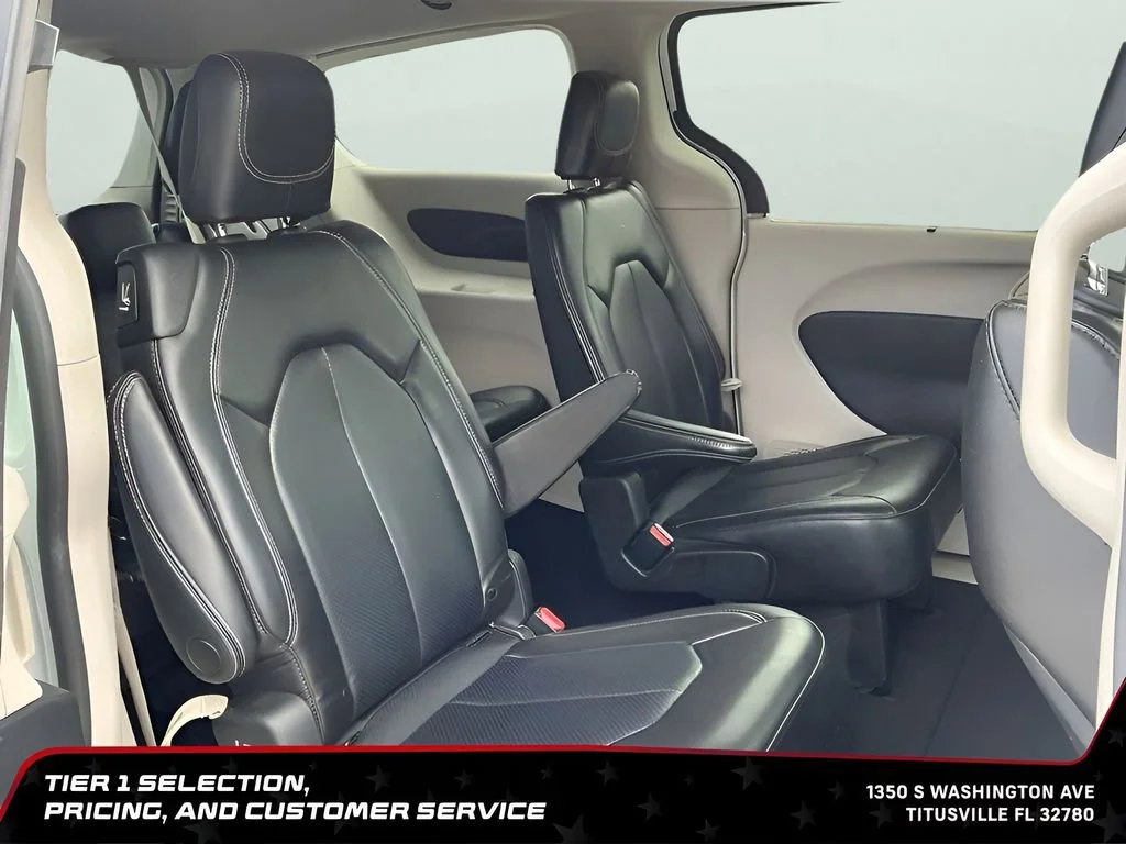 Used 2023 White Chrysler Touring L image 17