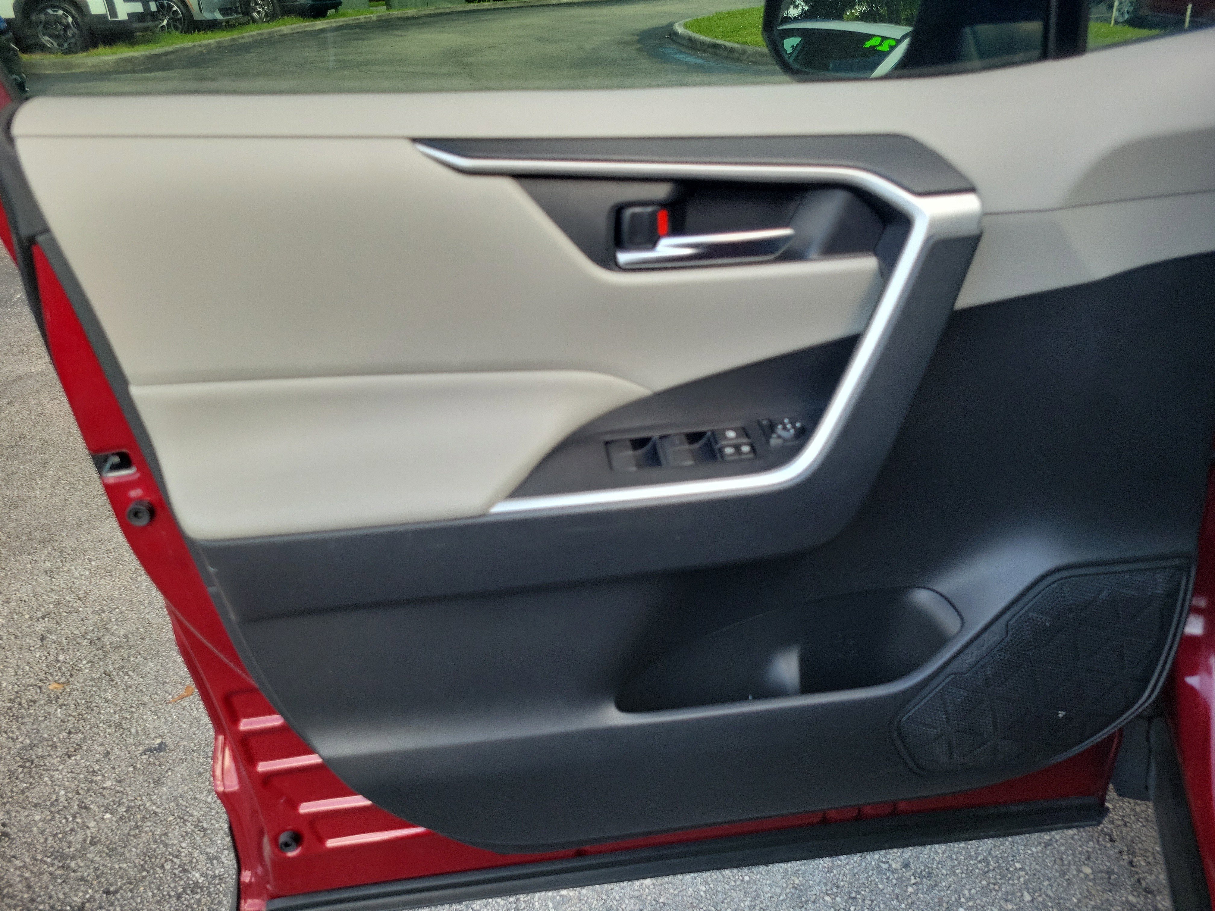 Used 2021 Pearl Toyota XLE image 13