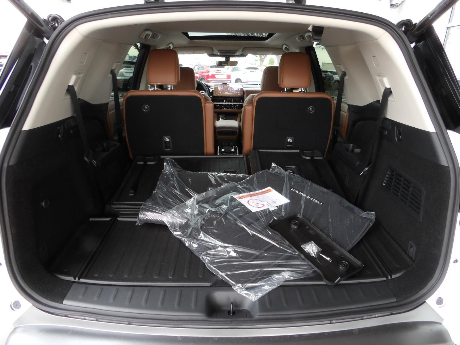 New 2026 Everest White Pearl Tricoat Nissan Platinum image 10