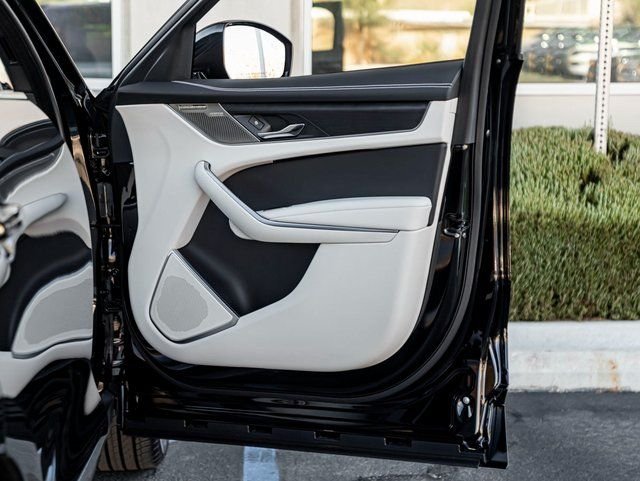 New 2026 Santorini Black Jaguar P250 R-Dynamic S image 25