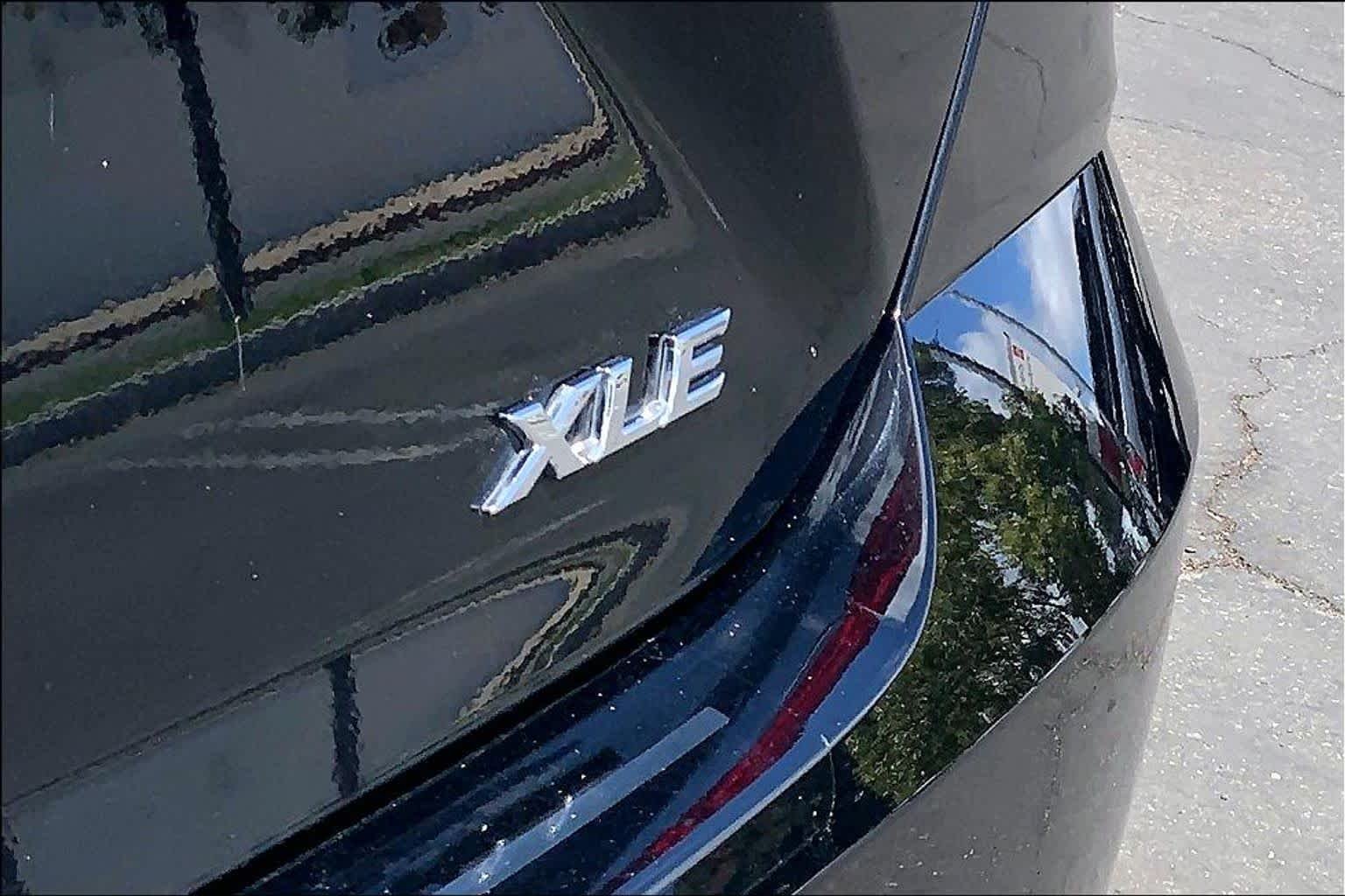 Used 2025 Midnight Black Metallic Toyota XLE image 9