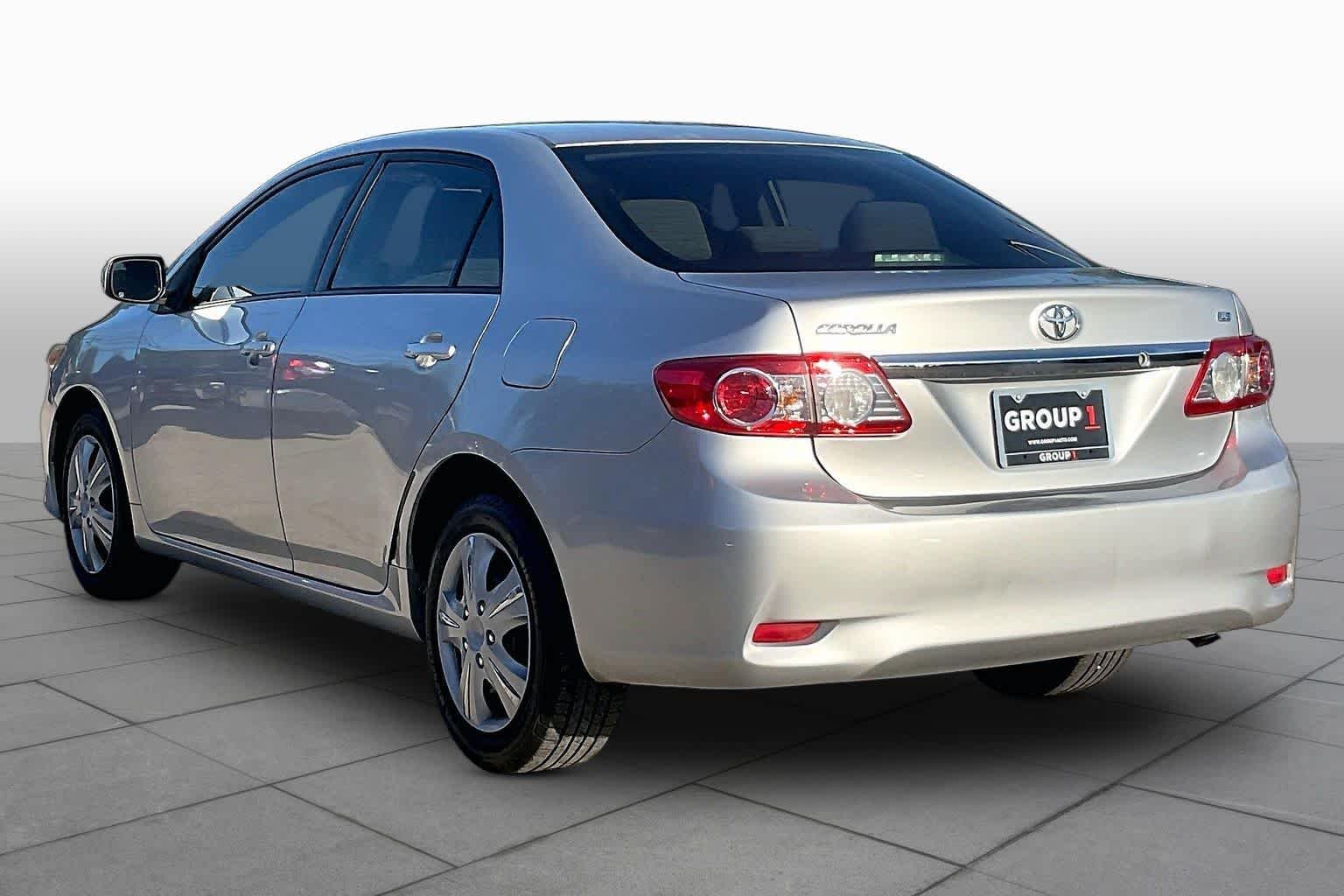 Used 2011 Classic Silver Metallic Toyota LE image 11