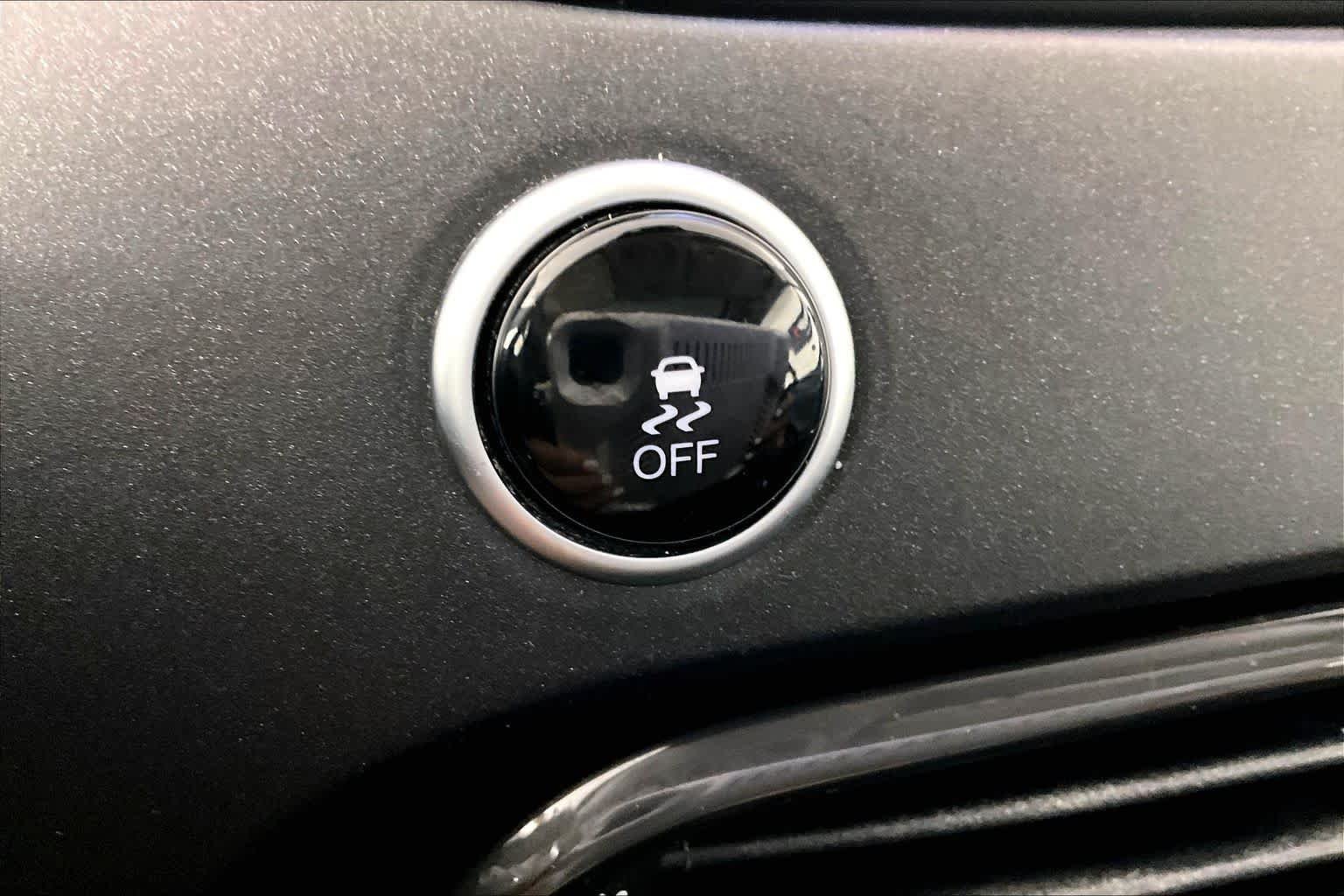 Used 2018 Blue Sky Metallic FIAT Urbana Edition image 32