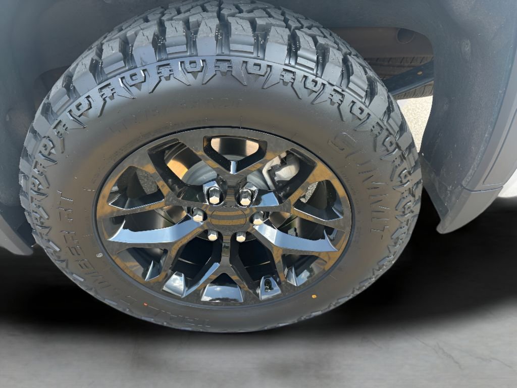 Used 2025 Summit White GMC SLT image 9