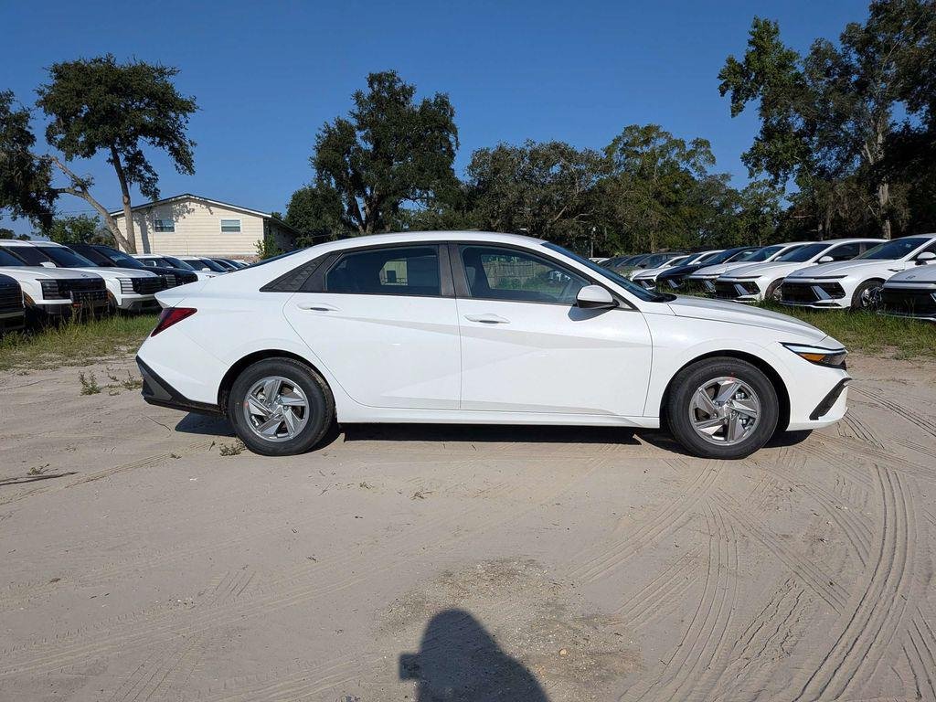 New 2026 White Hyundai SE image 2