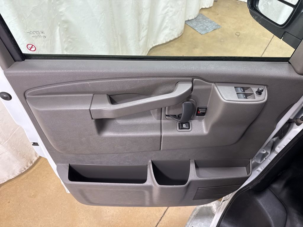 2024 GMC Savana Cargo Work Van - Photo 27