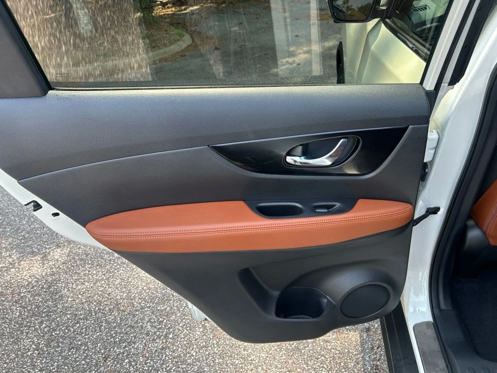 Used 2019 White Nissan SL image 26