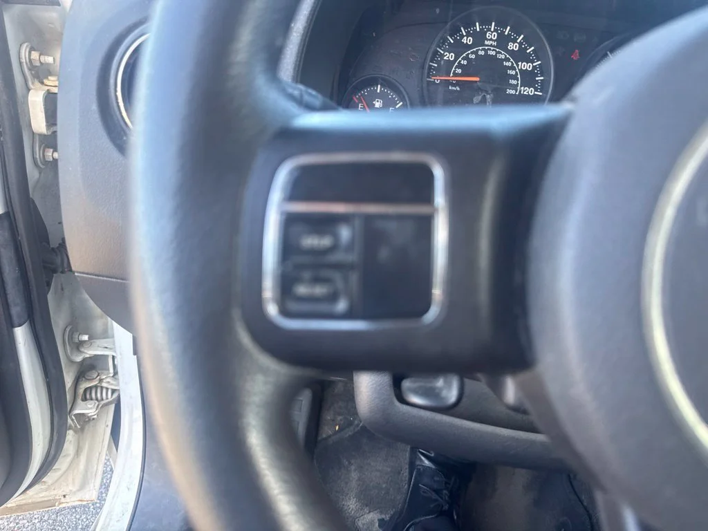 Used 2015 Bright White Clearcoat Jeep Sport image 31