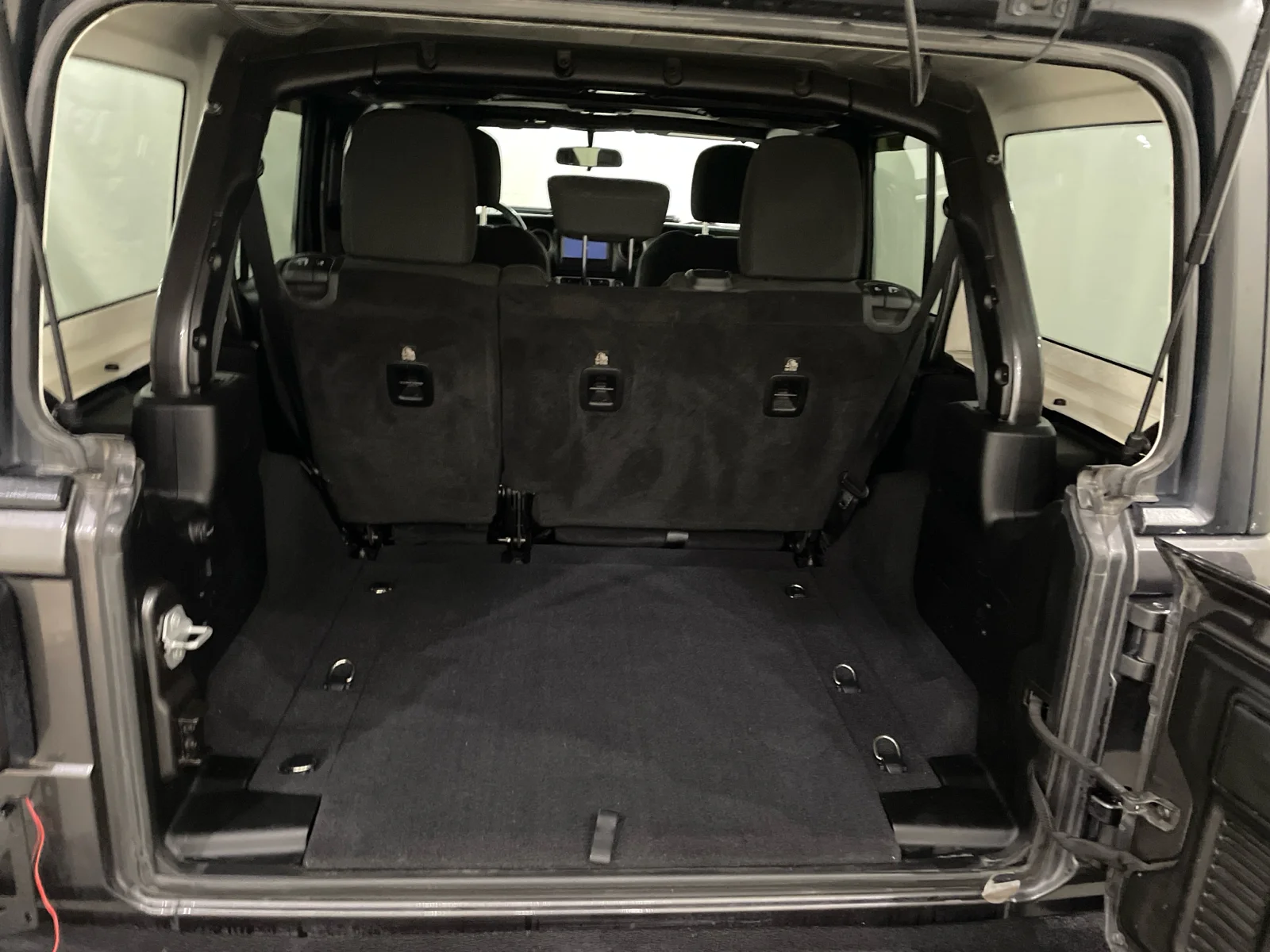 Used 2018 Granite Crystal Metallic Clearcoat Jeep Sport S image 3